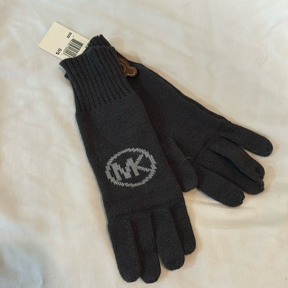 Michael Kors NWT grey gloves
